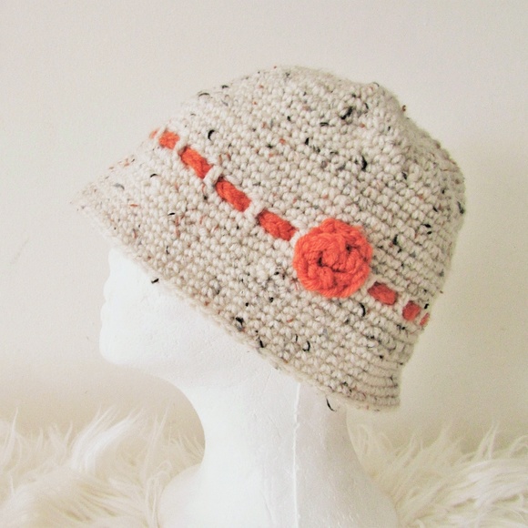 unknown Accessories - Light tan speckles hand knitted winter hat o/s